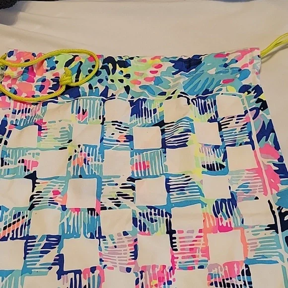 Lilly Pulitzer drawstring bag...great for beach, workout or shopping. NWT - Picture 4 of 8